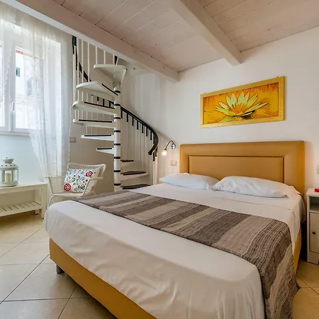 Dimora Grottone 4*